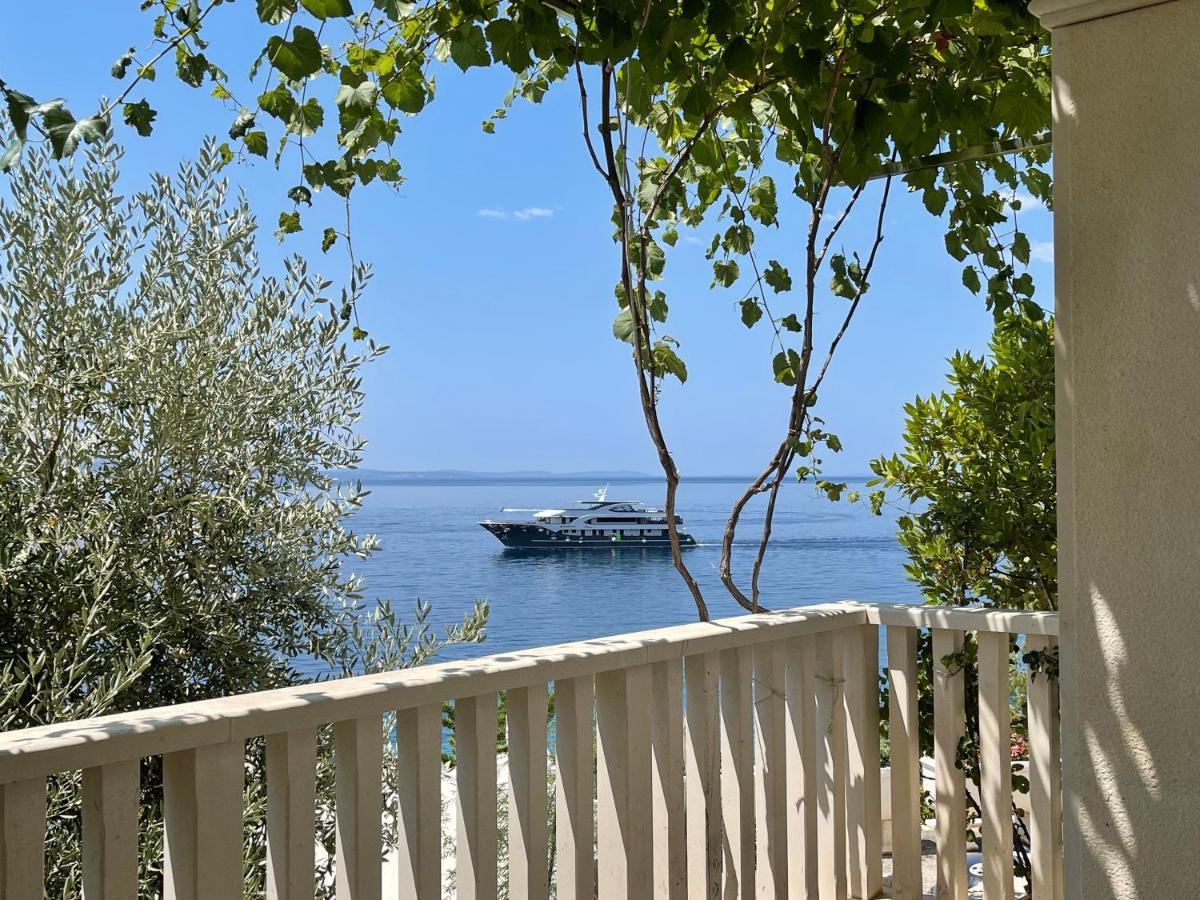 Apartments Lozina On The Beach Omis Exterior photo