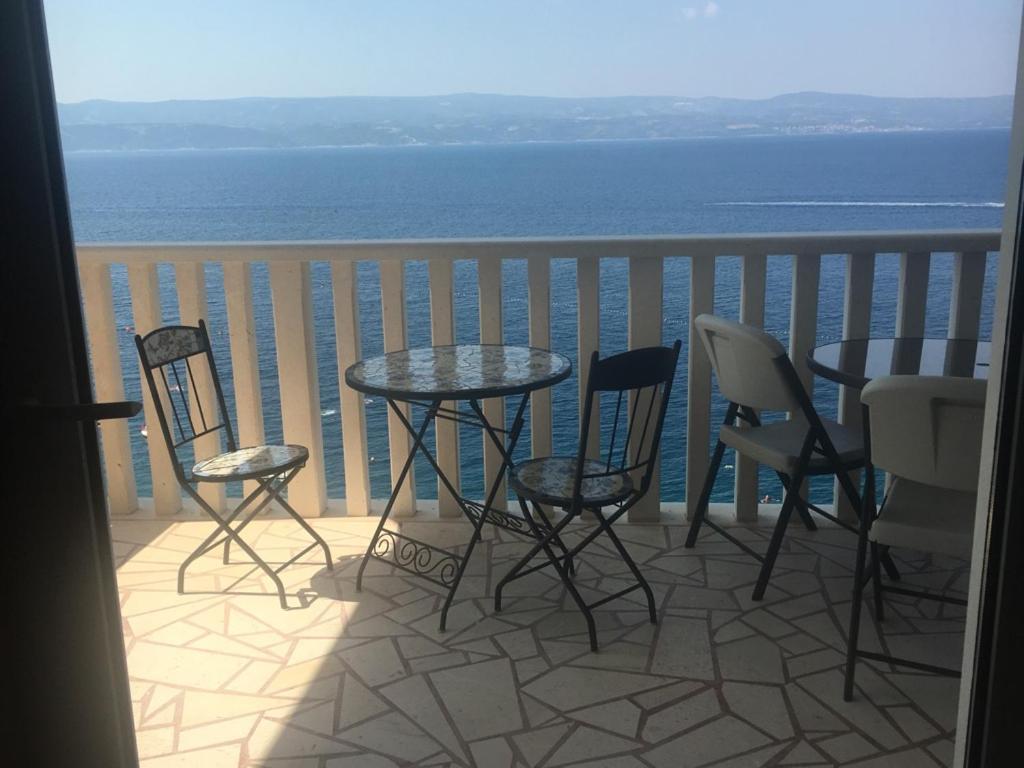 Apartments Lozina On The Beach Omis Exterior photo