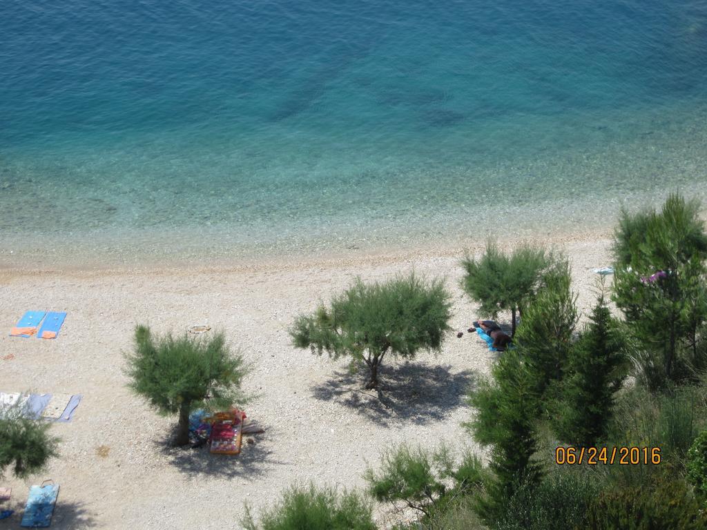 Apartments Lozina On The Beach Omis Exterior photo